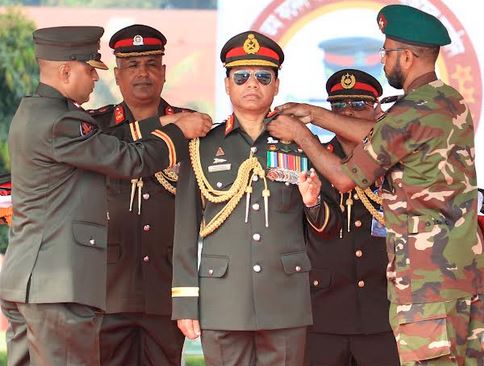 Army chief adorned with 'colonel of the regiment' of EBR | News