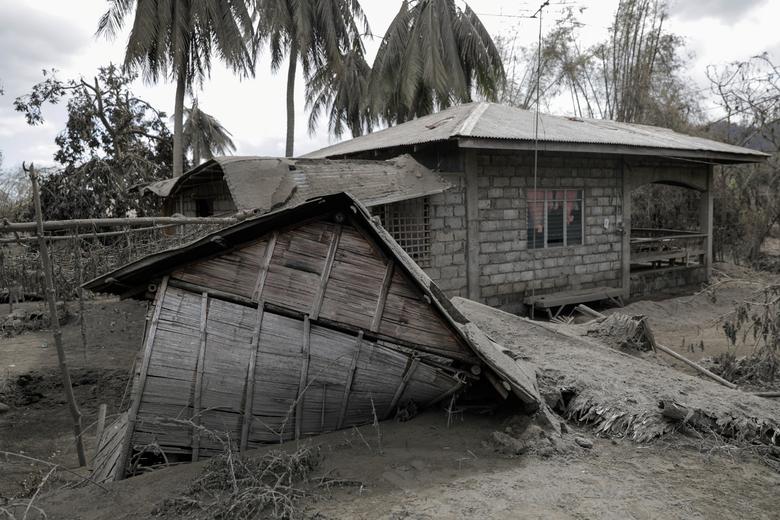 Ash Covers Towns After Philippines Volcano Eruption International 4751