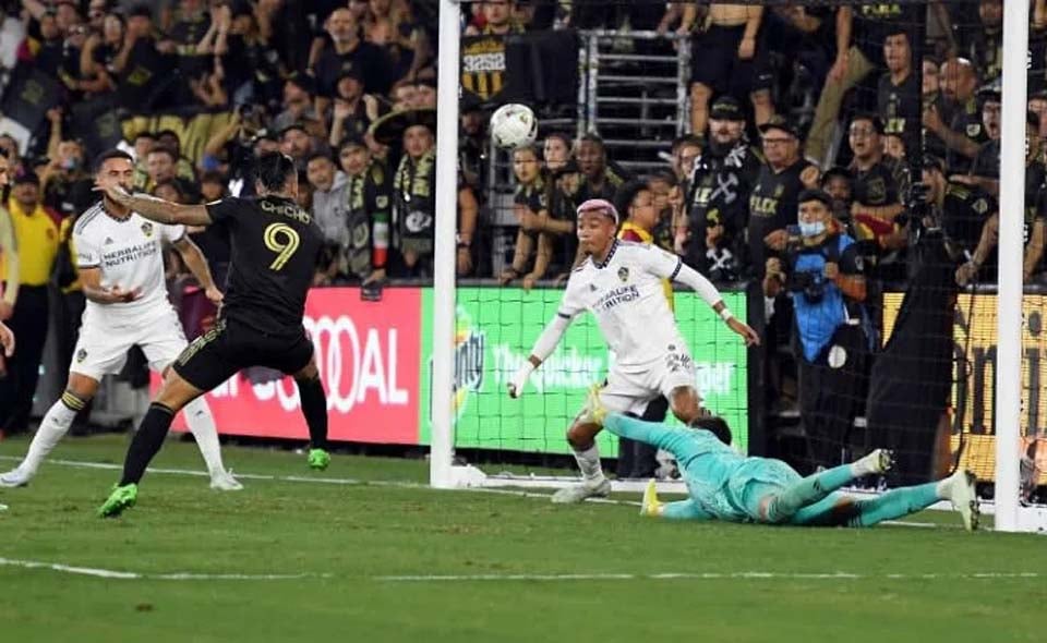 Chiellini, Bale look on as LAFC edges LA Galaxy 3-2 in derby