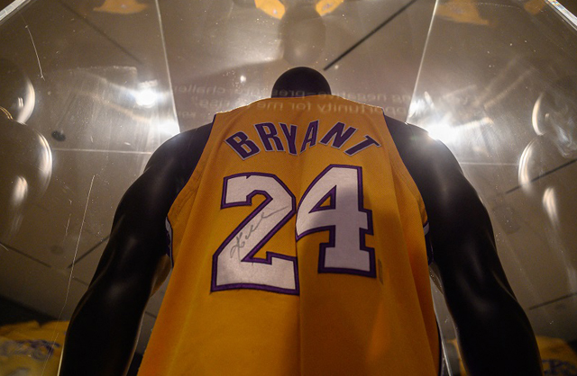 Kobe Bryant's iconic Lakers jersey expected to sell for up to $7 million at  auction - ABC7 Los Angeles