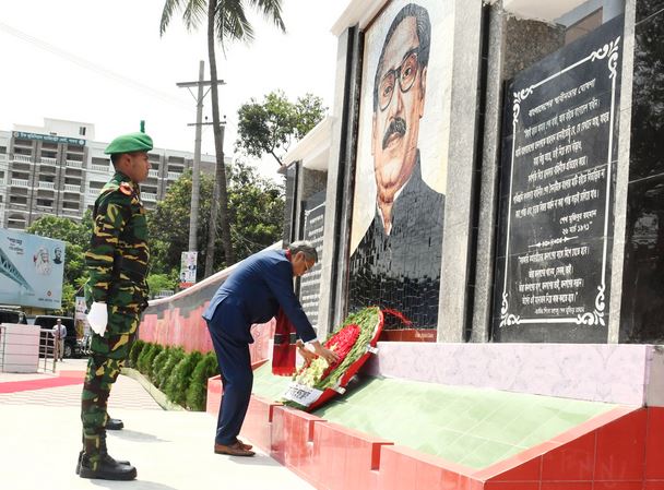 President Opens ‘bangabandhu Mural’ At Pabna Zilla Parishad Square 