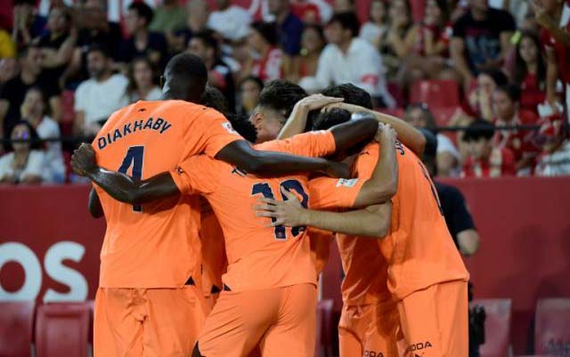 Valencia defeat Europa League winners Sevilla in Liga opener | Sports