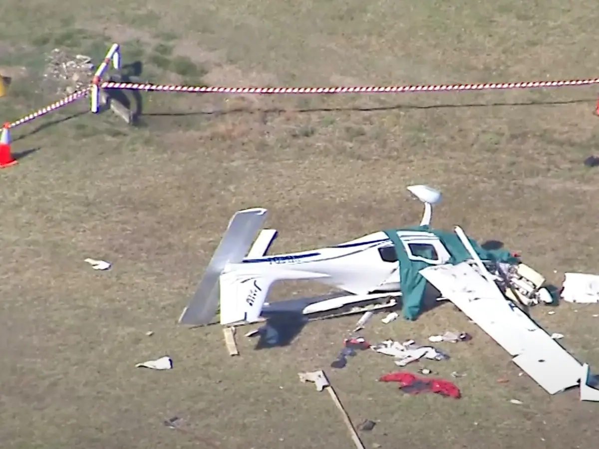 2 dead in light plane crash in Australia s Queensland