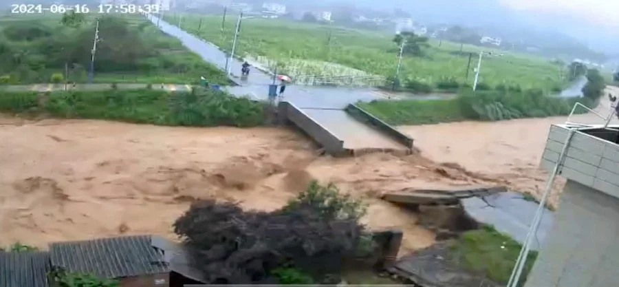 Heavy rain in southern China leaves 5 dead, 15 missing