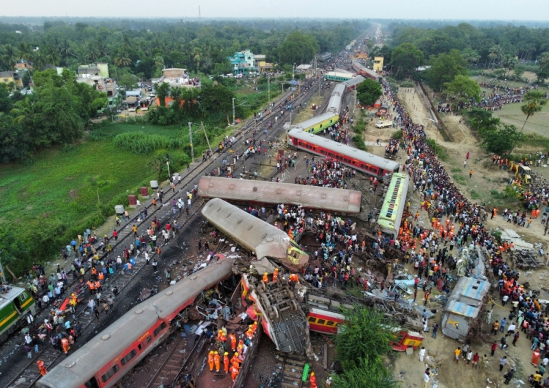 India passenger train derails, overturning carriages