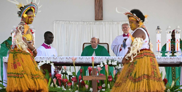 In Papua New Guinea, Pope holds mass 'at the edge of the world'