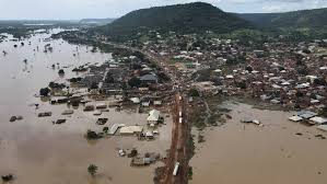 Nigeria floods kill 30, 400,000 displaced: rescuers