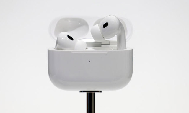 US says new Apple AirPods can be hearing aids