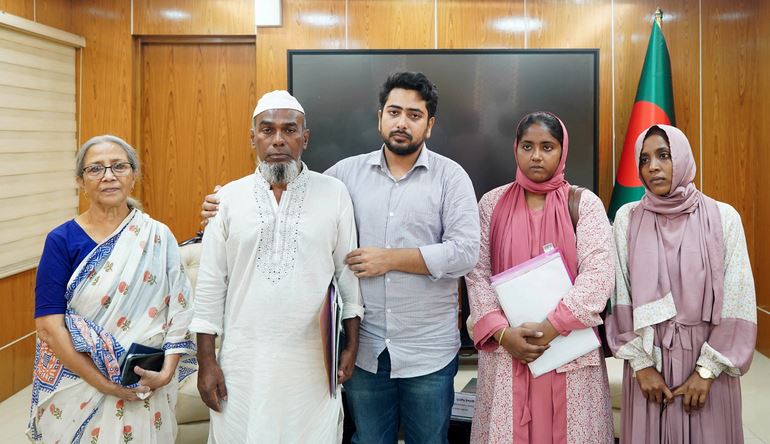 Families of mass-uprising martyrs Miraj, Rabbi meet Nahid Islam