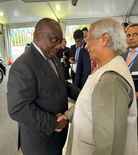 S Africa President Ramaphosa greets Prof Yunus on UNGA sidelines