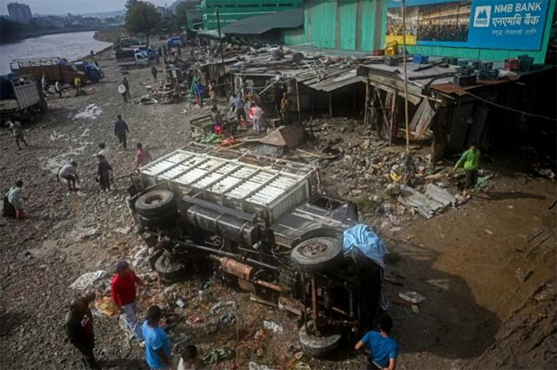 Nepal surveys flood wreckage as death toll reaches 192