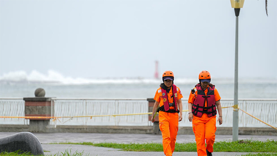 Thousands evacuated as Super Typhoon Krathon approaches Taiwan