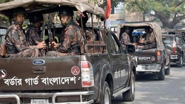 BGB patrolling Durga Puja pavilions at frontiers