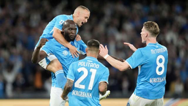 Lukaku stars as Napoli beat Como to hold Serie A top spot