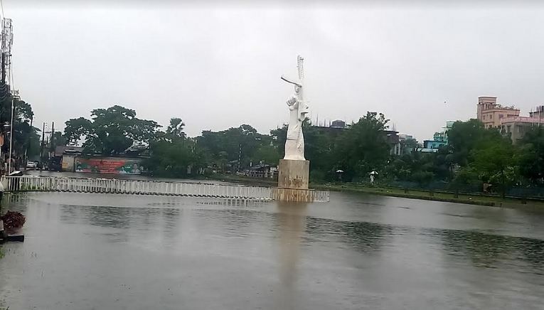 Incessant rainfall causes huge suffering for people in Chandpur