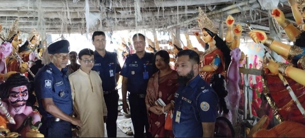 SP visits puja mandaps in Pirojpur