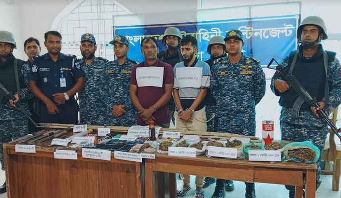 Navy detains two drug peddlers with contraband drugs in Khulna