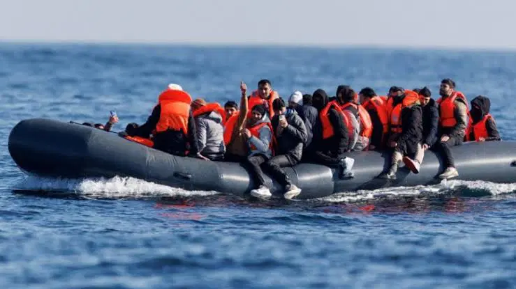 Nearly 1,000 migrants cross Channel into UK on same day as 4 killed