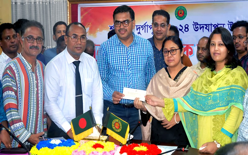 RpCC distributes Tk 20.86 lakh grants to puja mandaps