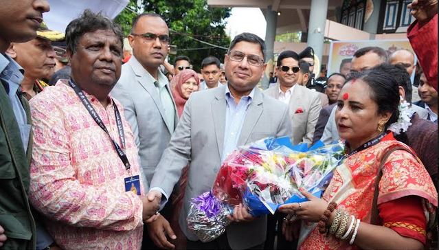 Chiefs of three services visit Ramna Kali Temple