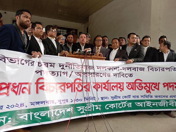 SC lawyers demonstrate seeking resignation of 30 judges