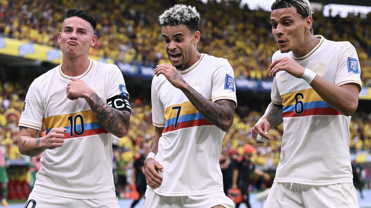 Stylish Colombia put four past Chile, Sanabria double for Paraguay