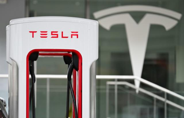 Tesla shares jump as profits rise on lower expenses