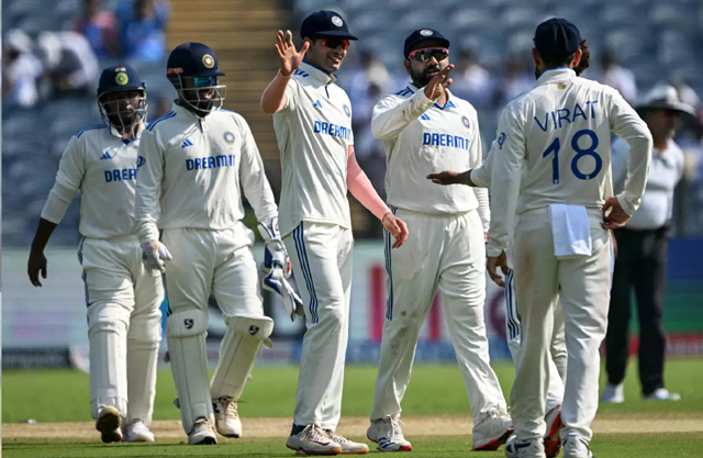 India bowl out New Zealand for 255, need 359 to win second Test