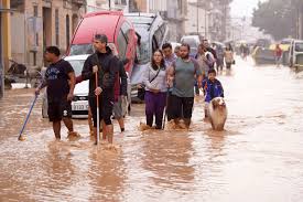 'Scared' locals count cost in flood-hit Spain region