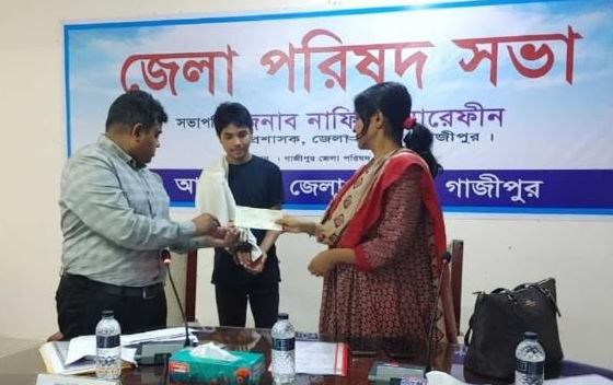 Donation cheques distributed among injured in anti-discrimination student movement