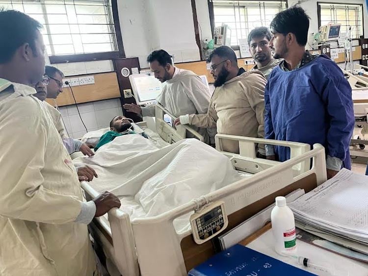 Tarique Rahman provides medical aid to student movement injured