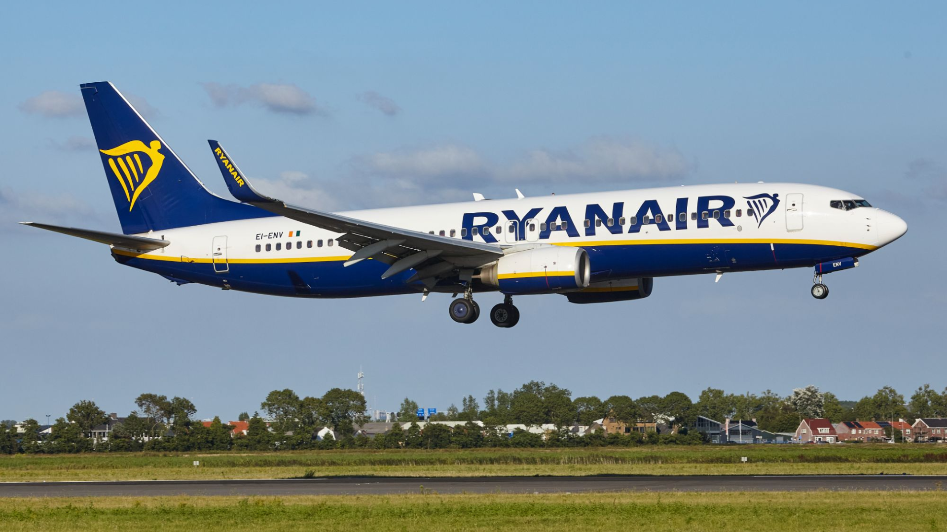 Ryanair profit falls as ticket prices drop