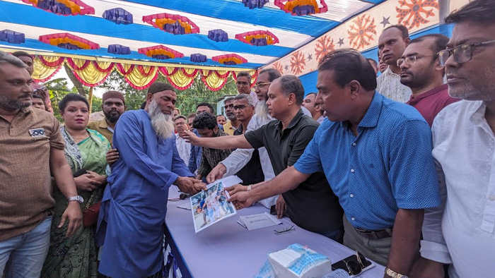 Tarique Rahman stands by families of martyrs, injured of mass uprising