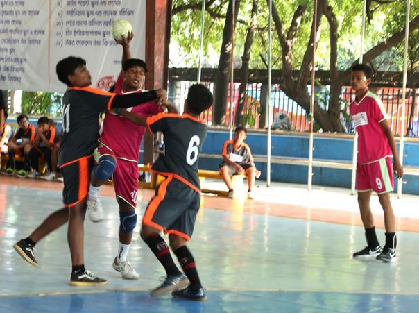 Eight more matches of school handball tournament held 