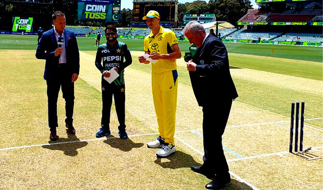 Pakistan win toss, bowl in 2nd ODI against Australia