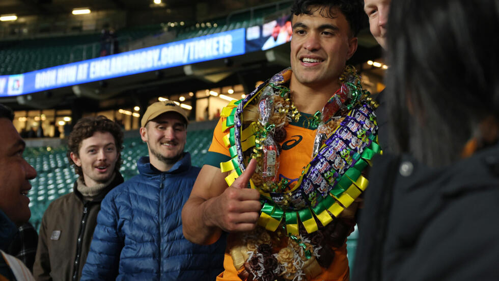 Test debut 'so much fun' for Suaalii as Wallabies triumph at Twickenham