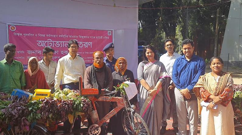 Battery-run auto-van distributed among beggars in Tangail