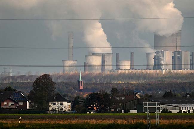 Fossil fuel emissions to hit new record in 2024: researchers