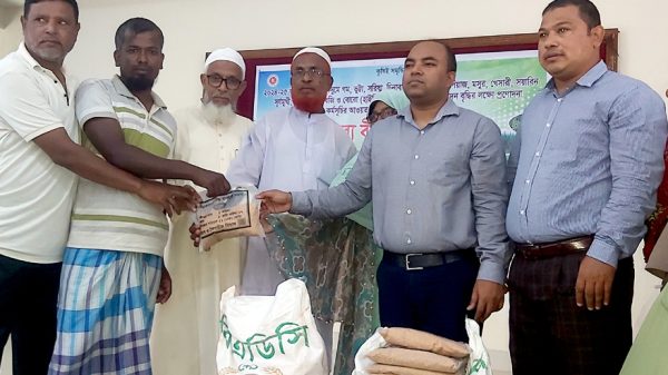 Seed, fertilizers distributed among 2,840 farmers in Palashbari