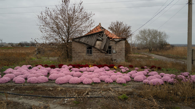 Vice tightens around remaining civilians in eastern Ukraine