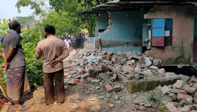 20 illegal structures evicted in Jhalakathi