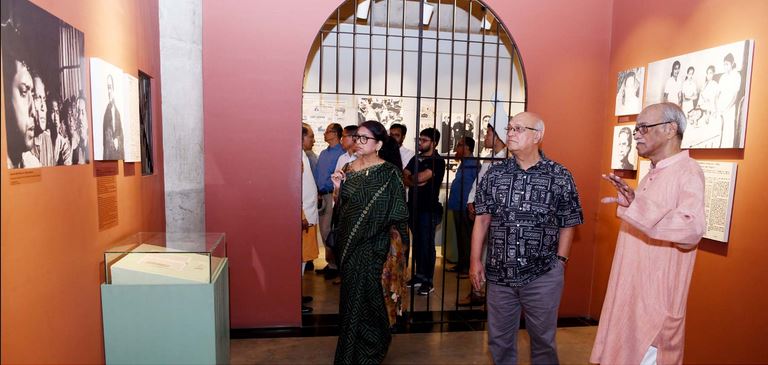 Adviser Faruk-E-Azam visits Liberation War Museum