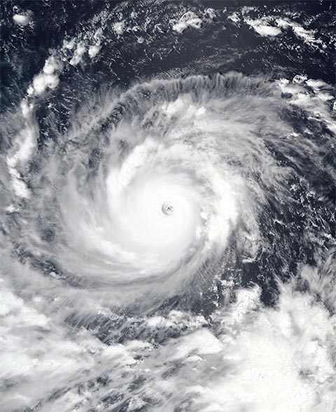 Super Typhoon Man-yi batters Philippines' most populous island