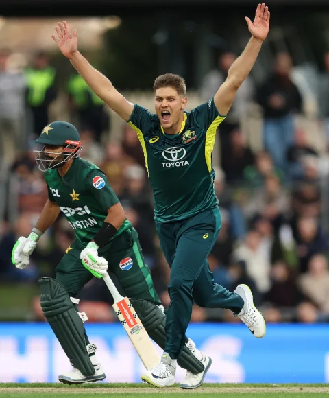 Pakistan skittled for 117 in final T20 against Australia