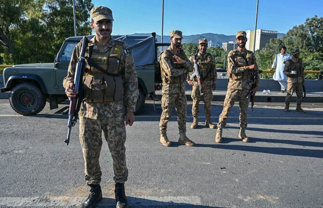 8 soldiers killed, 7 policemen kidnapped in Pakistan: police