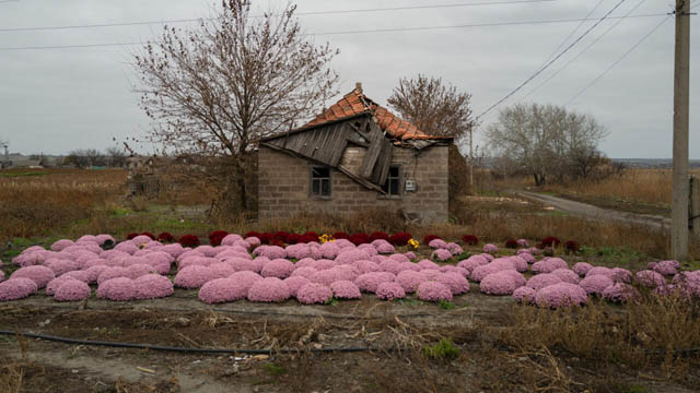 Russian net tightens around last civilians left in eastern Ukraine