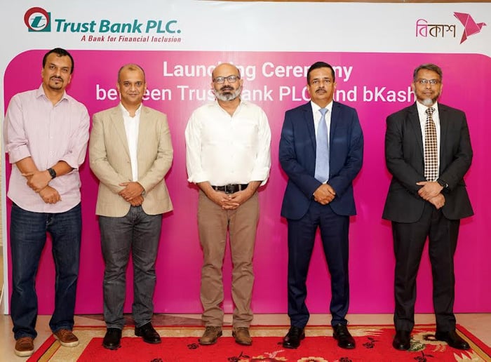 Customers of Trust Bank, bKash can use two-way fund transfer service