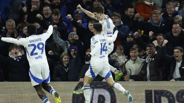 Leeds roar back to top of English Championship