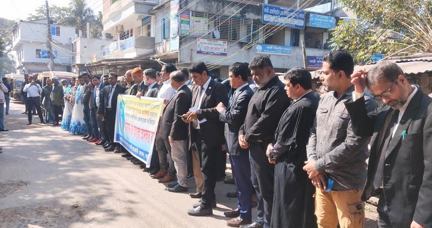 Human chain held in Narail to protest Saiful Islam murder