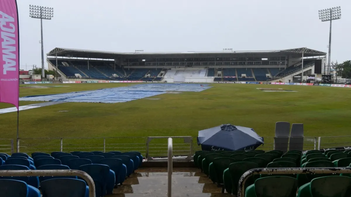 No play before lunch as wet outfield delays 2nd Test